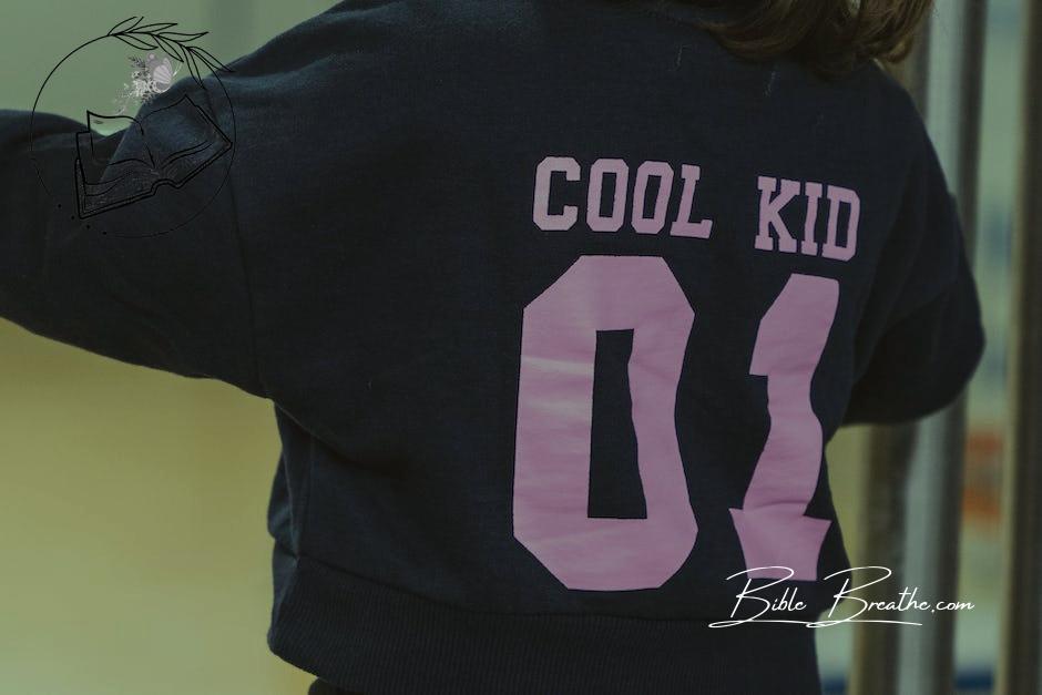 Sweatshirt with Description Cool Kid 01